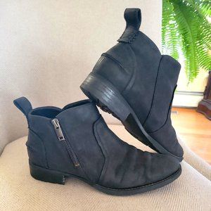 SOLD    UGG Aureo Ankle Boots Booties   Size 7  leather  black